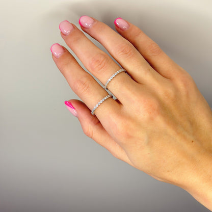 Sidabrinis rodžiuotas žiedas su mažais cirkoniais