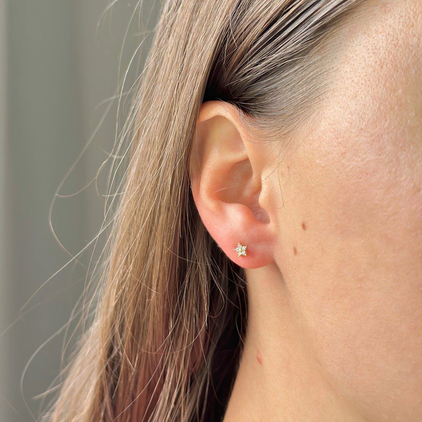 Sidabriniai vinukai "Gėlytės" su cirkoniais