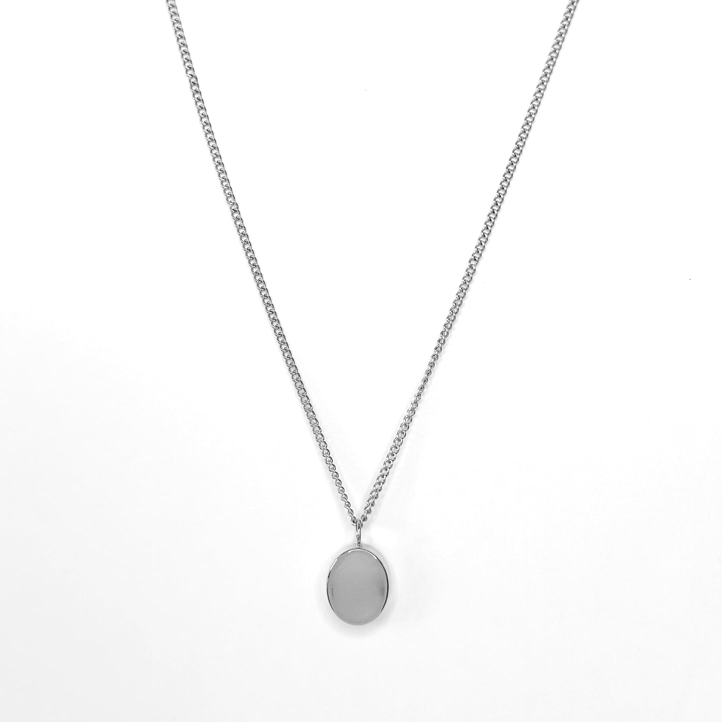 Ovalus pakabukas su grandinėle