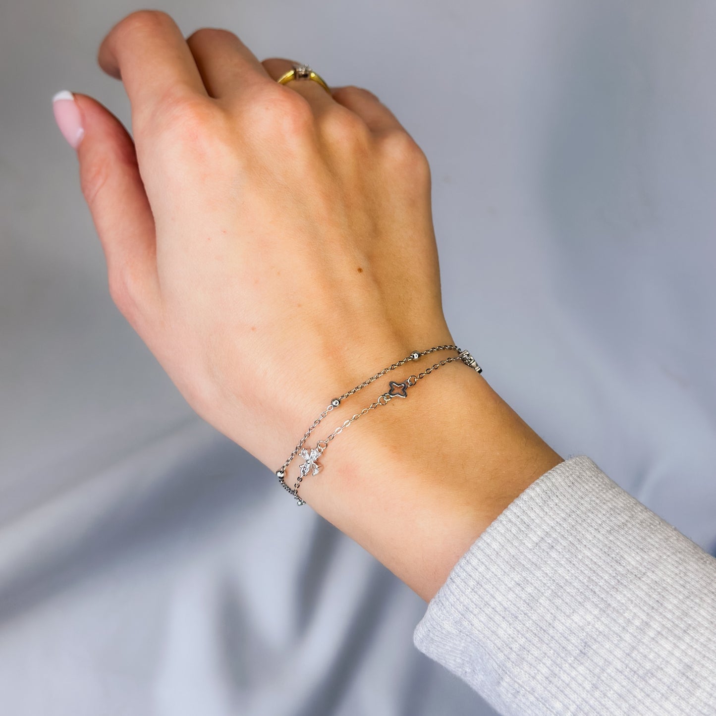 Sidabrinė rodžiuota dviejų gijų apyrankė su cirkoniais „Gėlytė ir dobilas“