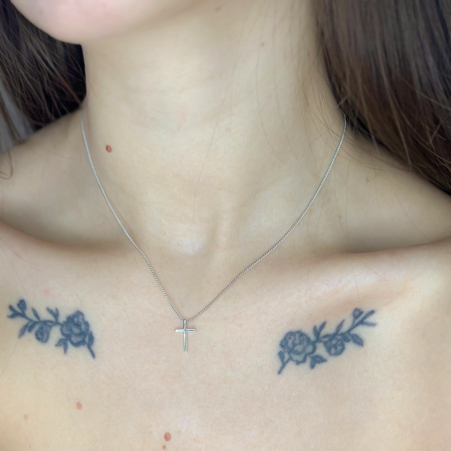 Sidabrinis rodžiuotas kryželis su grandinėle