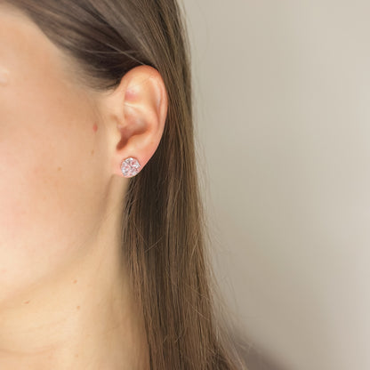 Sidabriniai rodžiuoti vinukai su rožinėmis širdelėmis