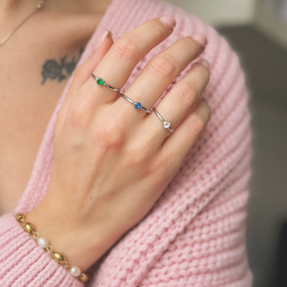 Plieninis žiedas su įvairiaspalviais cirkoniais