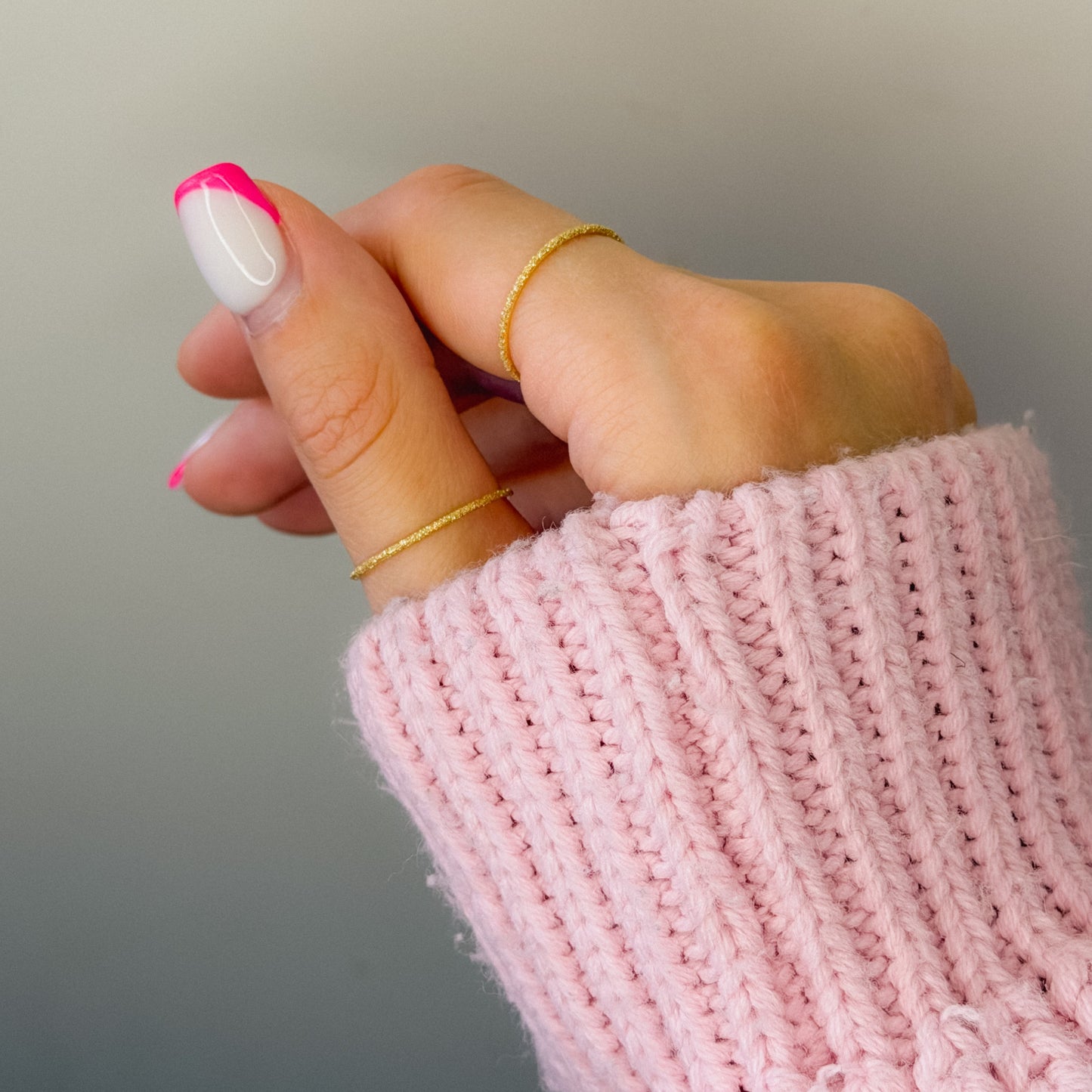 1mm auksuotas žiedas blizgiu paviršiumi