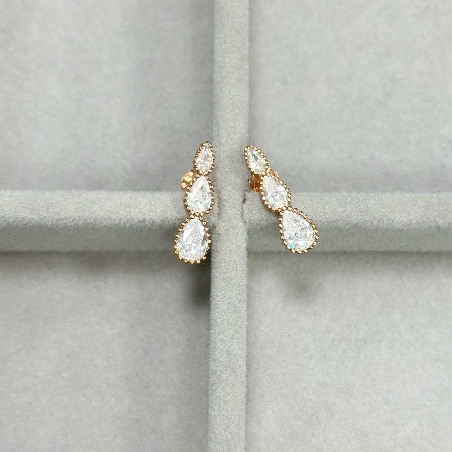 Sidabriniai paauksuoti auskarai su cirkoniais