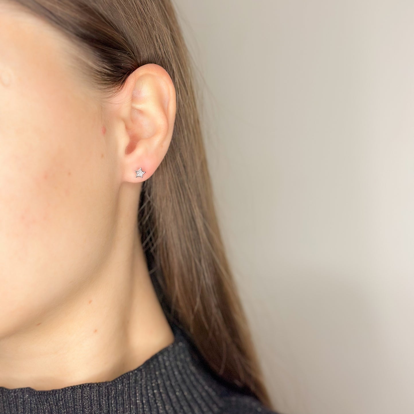 Sidabriniai užsukami auskarai su žvaigždute