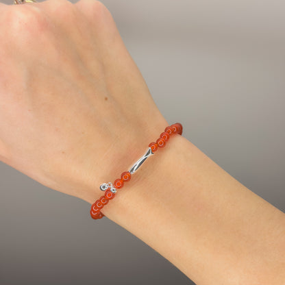 Sidabrinė apyrankė su raudonais burbuliukais