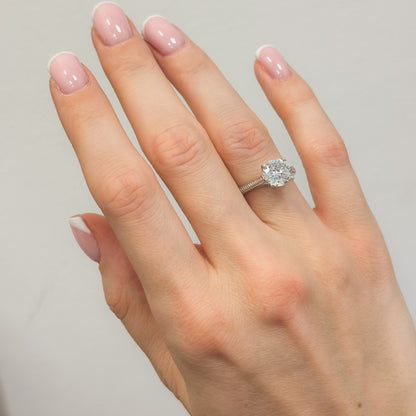 Sidabrinis rodžiuotas žiedas su 8mm cirkonio akute