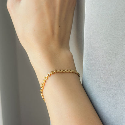 Auksuota apyrankė su širdelėmis