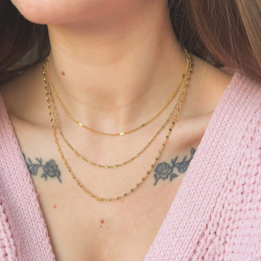 Auksuota triguba kolje su skirtingais pynimais