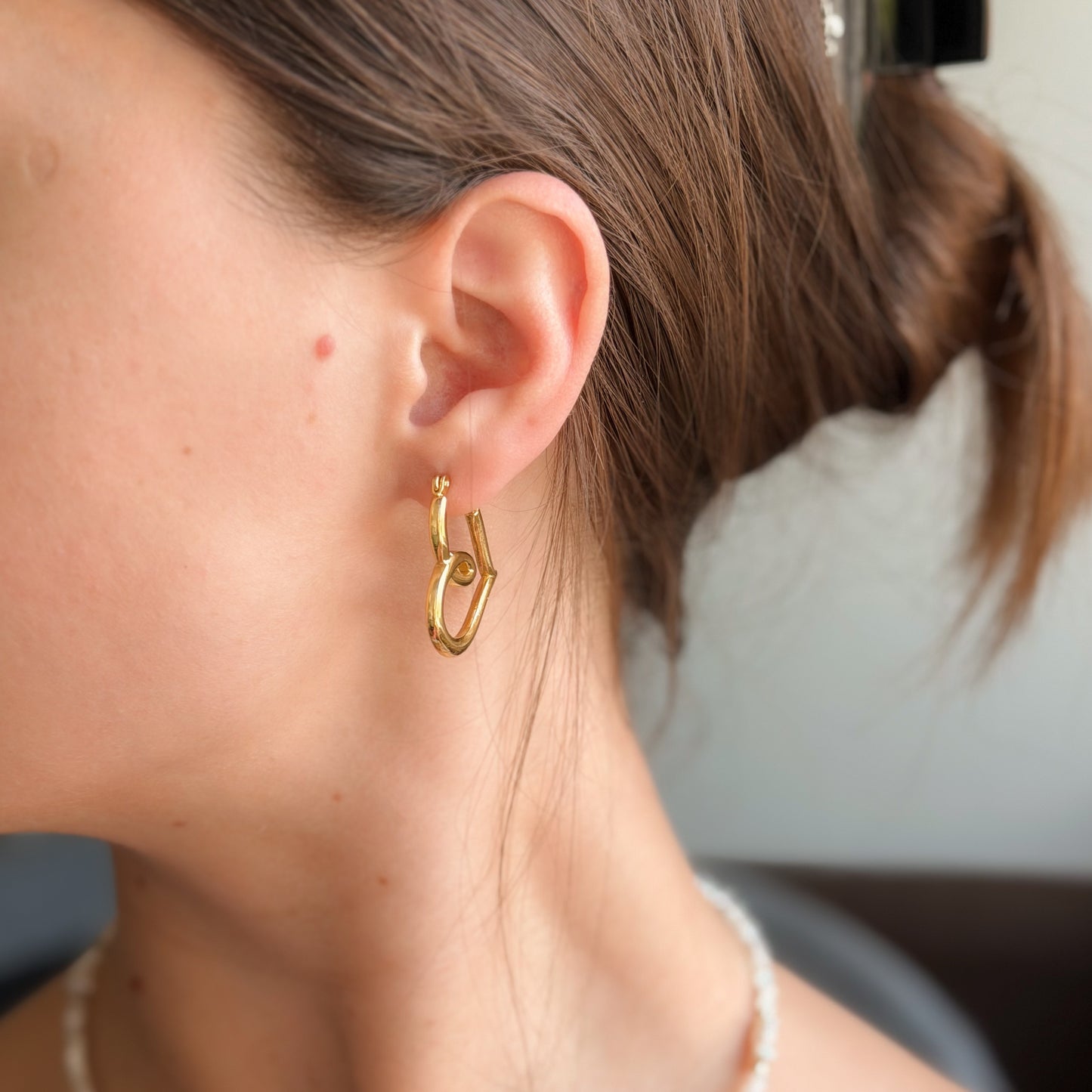 Auksuoti širdelės formos auskarai anglišku užsegimu