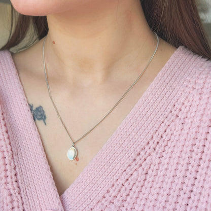 Ovalus pakabukas su grandinėle