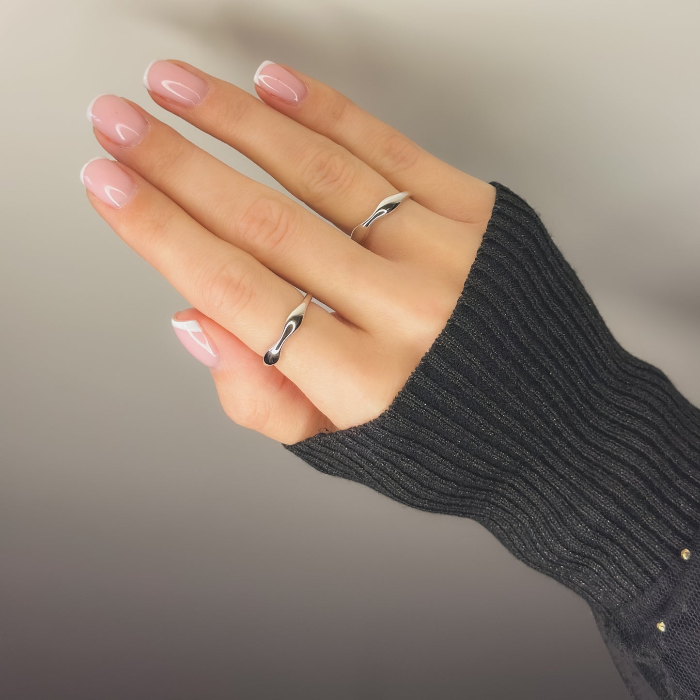 Sidabrinis rodžiuotas reguliuojamo dydžio žiedas