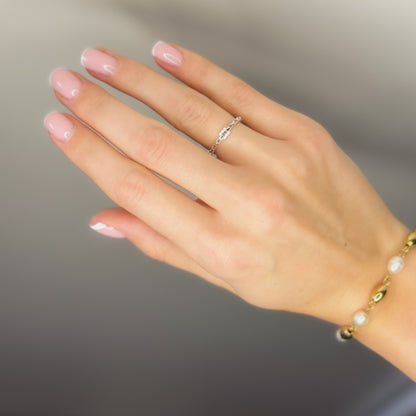 Sidabrinis rodžiuotas žiedas su cirkoniu reg. dydžio