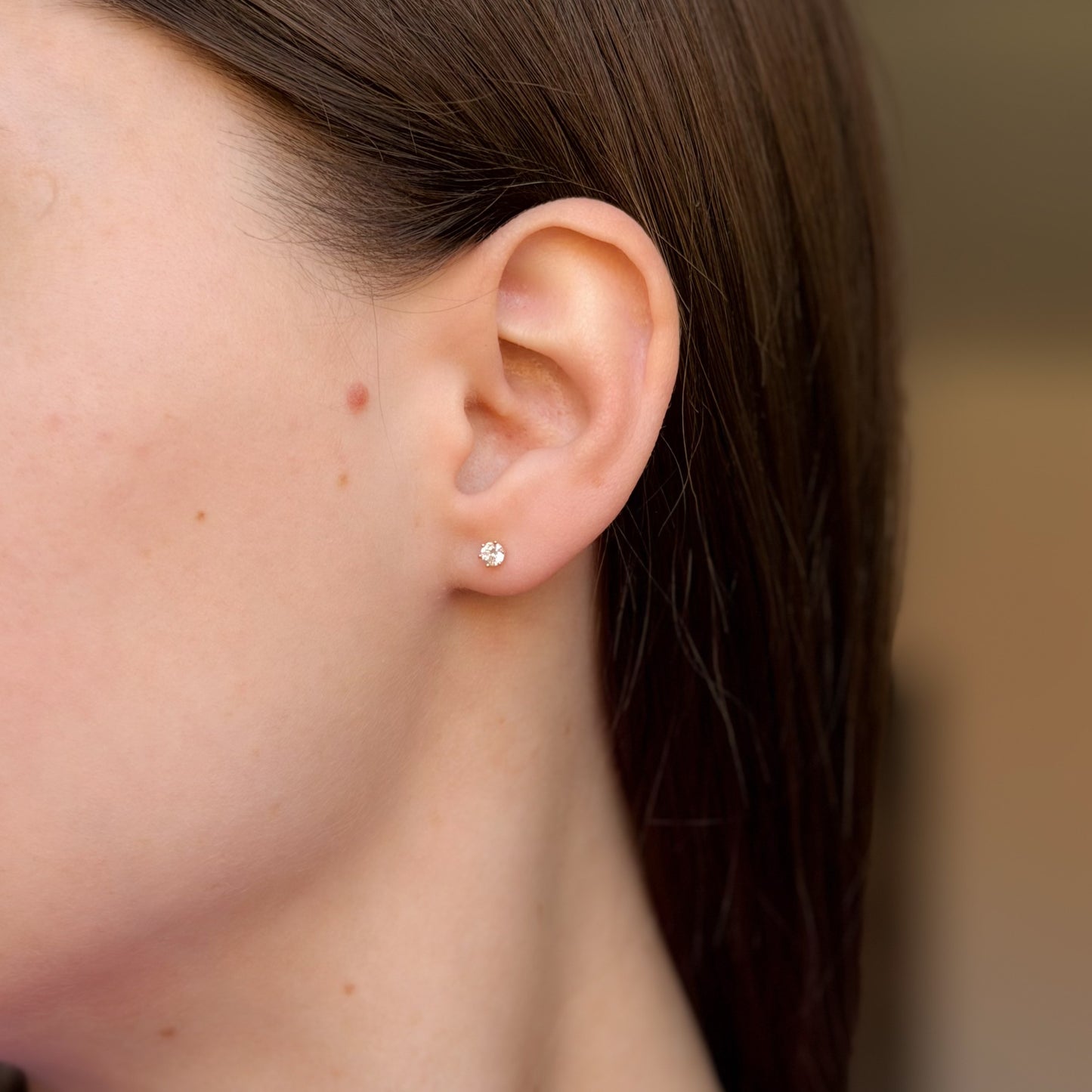 Sidabriniai užsukami vinukai su cirkoniu