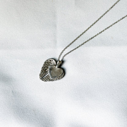 Atsiveriantis pakabukas su grandinėle "Wings & Heart"