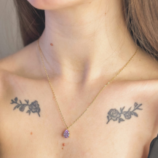 Auksuota grandinėlė su lašo formos cirkoniu