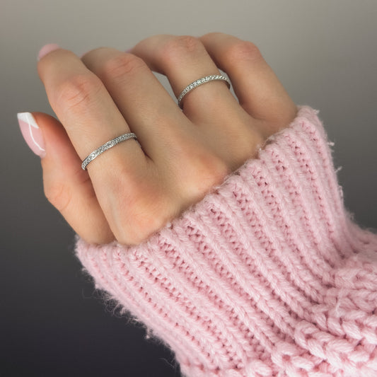 2mm žiedelis su baltais cirkoniais