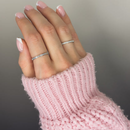 2mm žiedelis su baltais cirkoniais