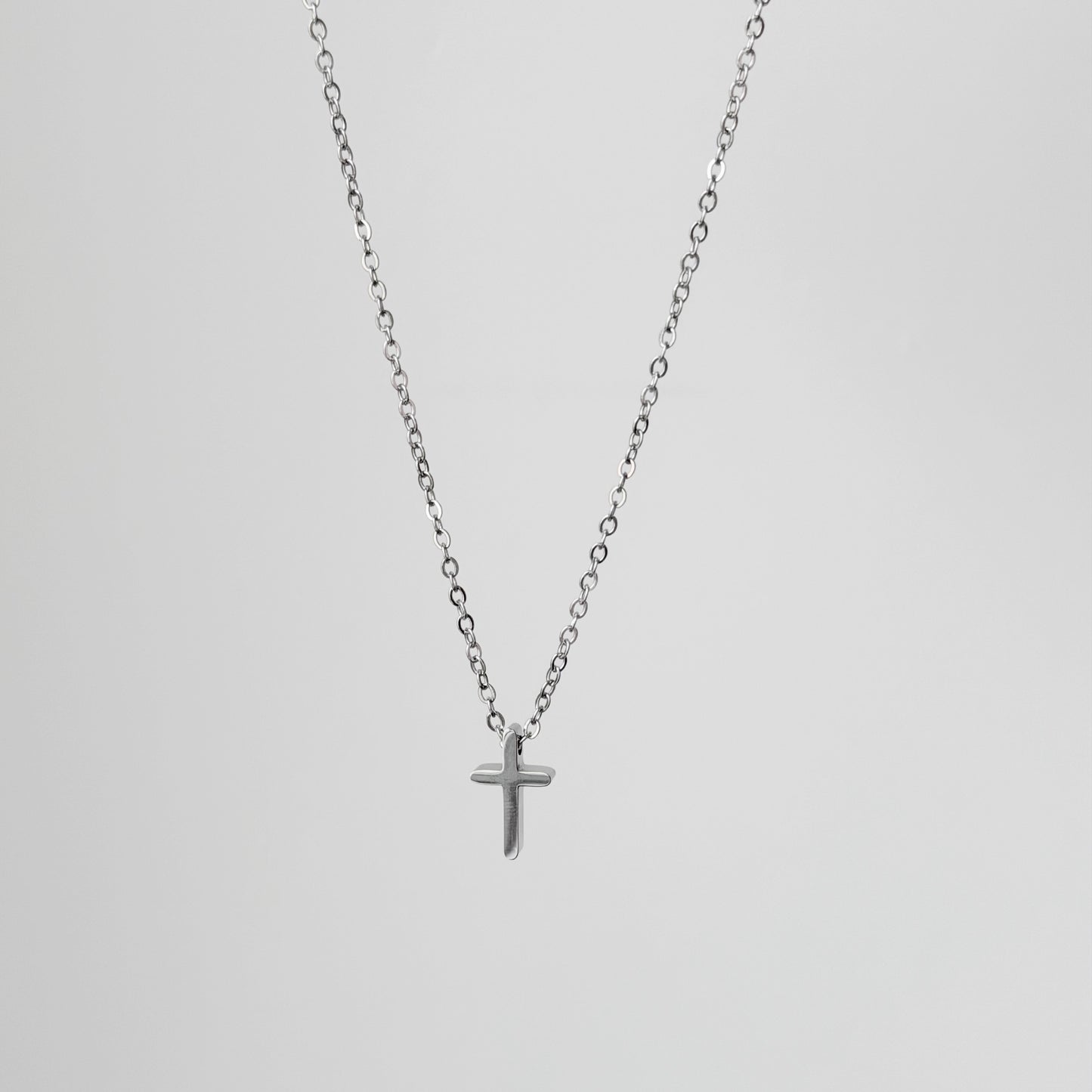 Minimalistinis kryželis su grandinėle