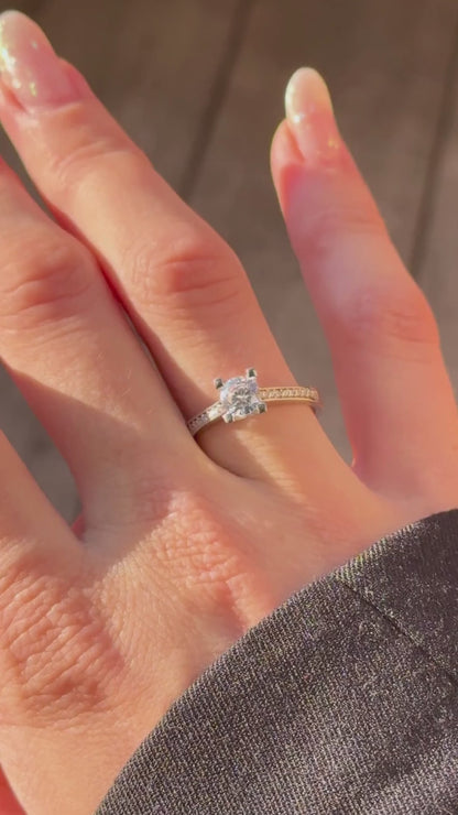 Sidabro žiedas su akute ir širdutės ornamentu