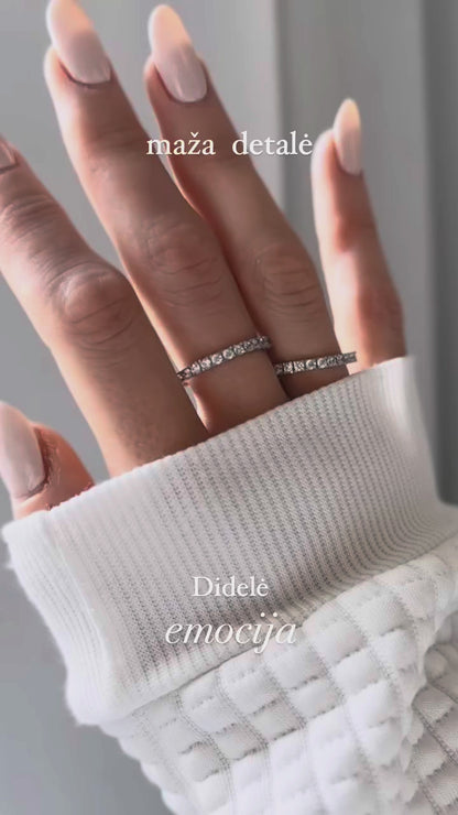 Sidabrinis žiedas su 3 juodų cirkonių eilėmis